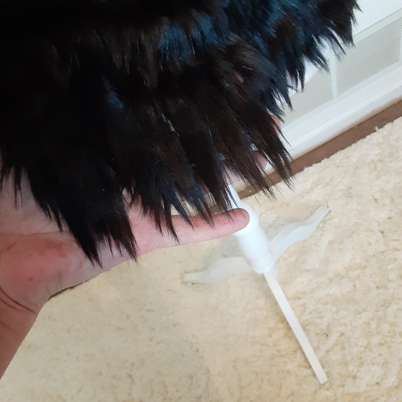 ELLISON FAUX FUR  VEST - Picture 6 of 12